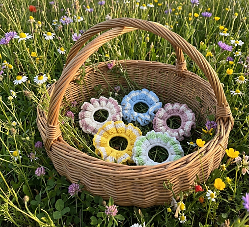 Ozdoby do vlasov - Scrunchie gumička háčkovaná - 18224737_