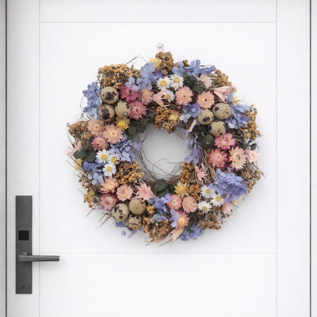 Ručne vyrábaný jarný veniec s prepeličími vajíčkami s hortenziou