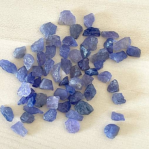Minerály - Tanzanit prírodný surový - 18228661_