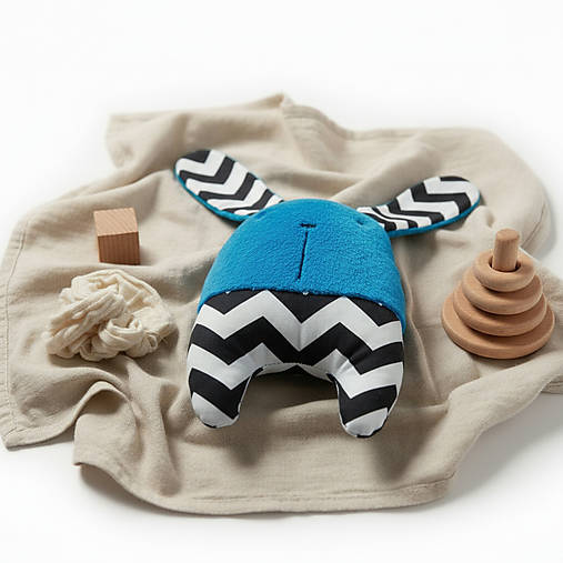 Zajačik Topi - mäkučký handmade kamarát (Modrý cikcak)