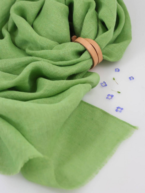 Jemná hráškovozelená ľanová šatka z priesvitného 100% ľanu