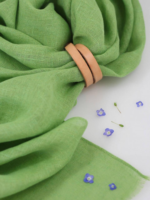 Jemná hráškovozelená ľanová šatka z priesvitného 100% ľanu