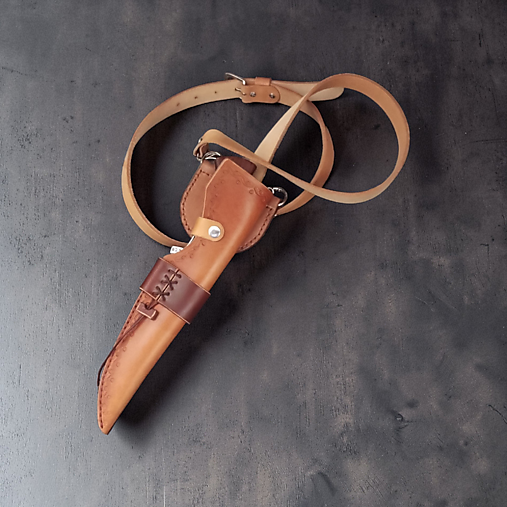 Kožený popruh na zavesenie púzdra s nožom.