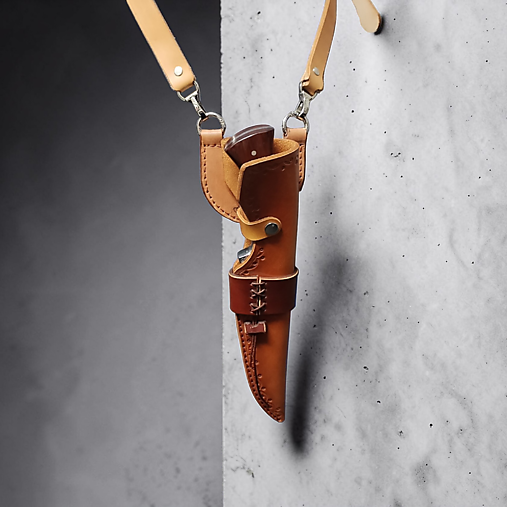 Kožený popruh na zavesenie púzdra s nožom.