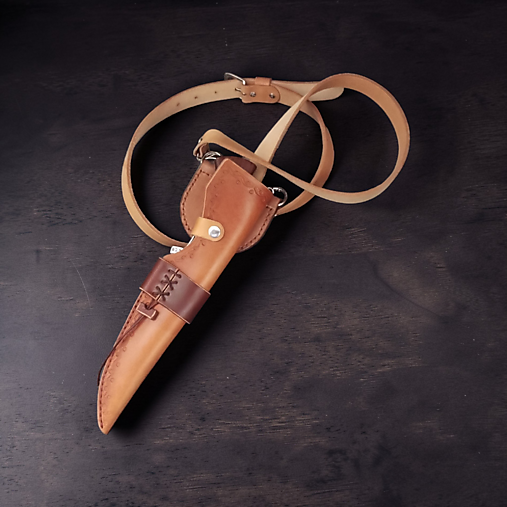 Kožený popruh na zavesenie púzdra s nožom.