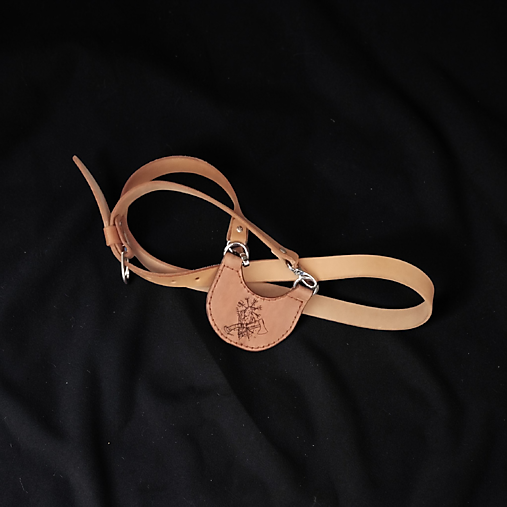 Kožený popruh na zavesenie púzdra s nožom.