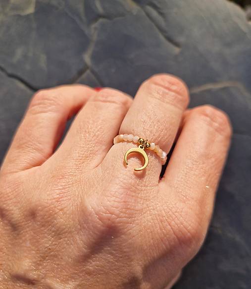 Prstene - Prsteň*broskyňový mesačný kameň*polměsiac - 18228502_