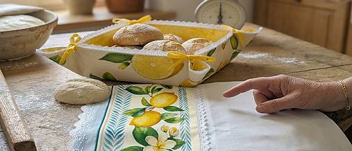 Citrónová kuchynská utierka 45×70 cm a košík na pečivo – svieži vidiecky kuchynský set