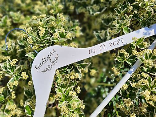 Nábytok - Svadobné vešiaky – personalizuj si sám 🩷 - 18230067_