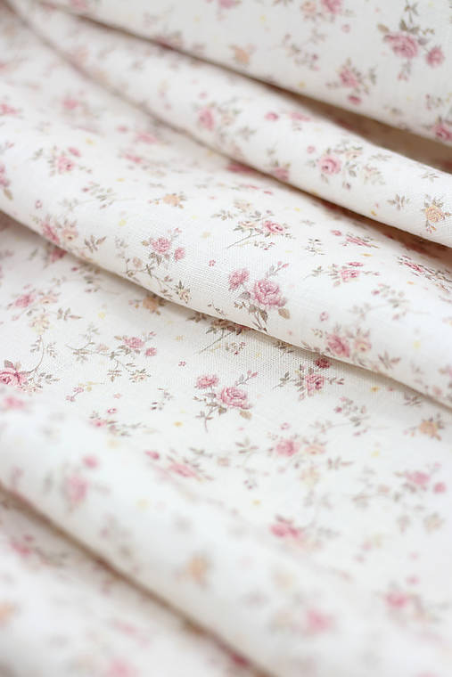 Autorská exkluzívna ľanová látka s potlačou vintage ružičiek