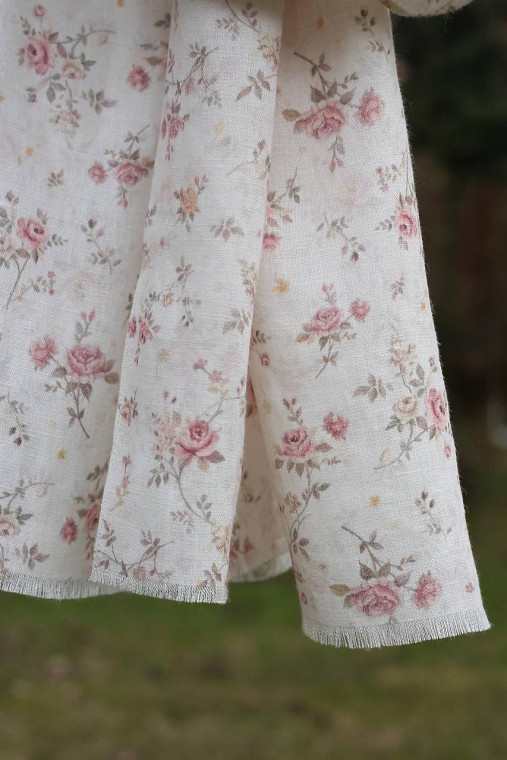 Autorská exkluzívna ľanová látka s potlačou vintage ružičiek