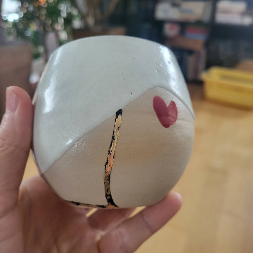 Dekorácie - Zachránený predmet – kintsugi opravená šálka - 18231022_