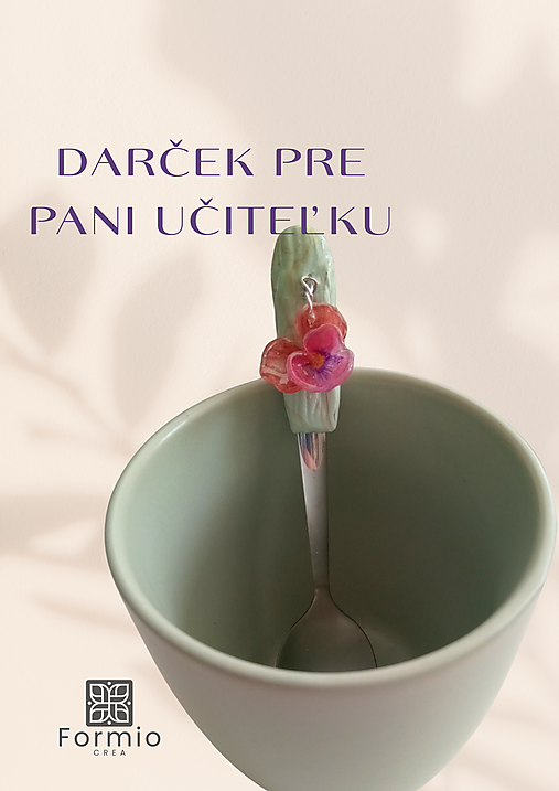 Originálny darček pre pani učiteľku, fialka – ručne zdobená lyžička ku Dňu učiteľov