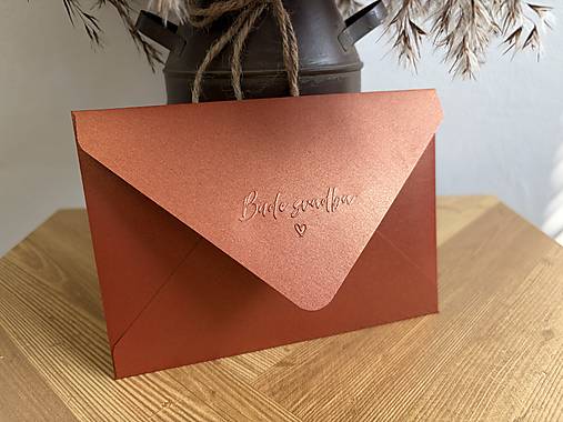 Metalická obálka Copperplate s embosovaním