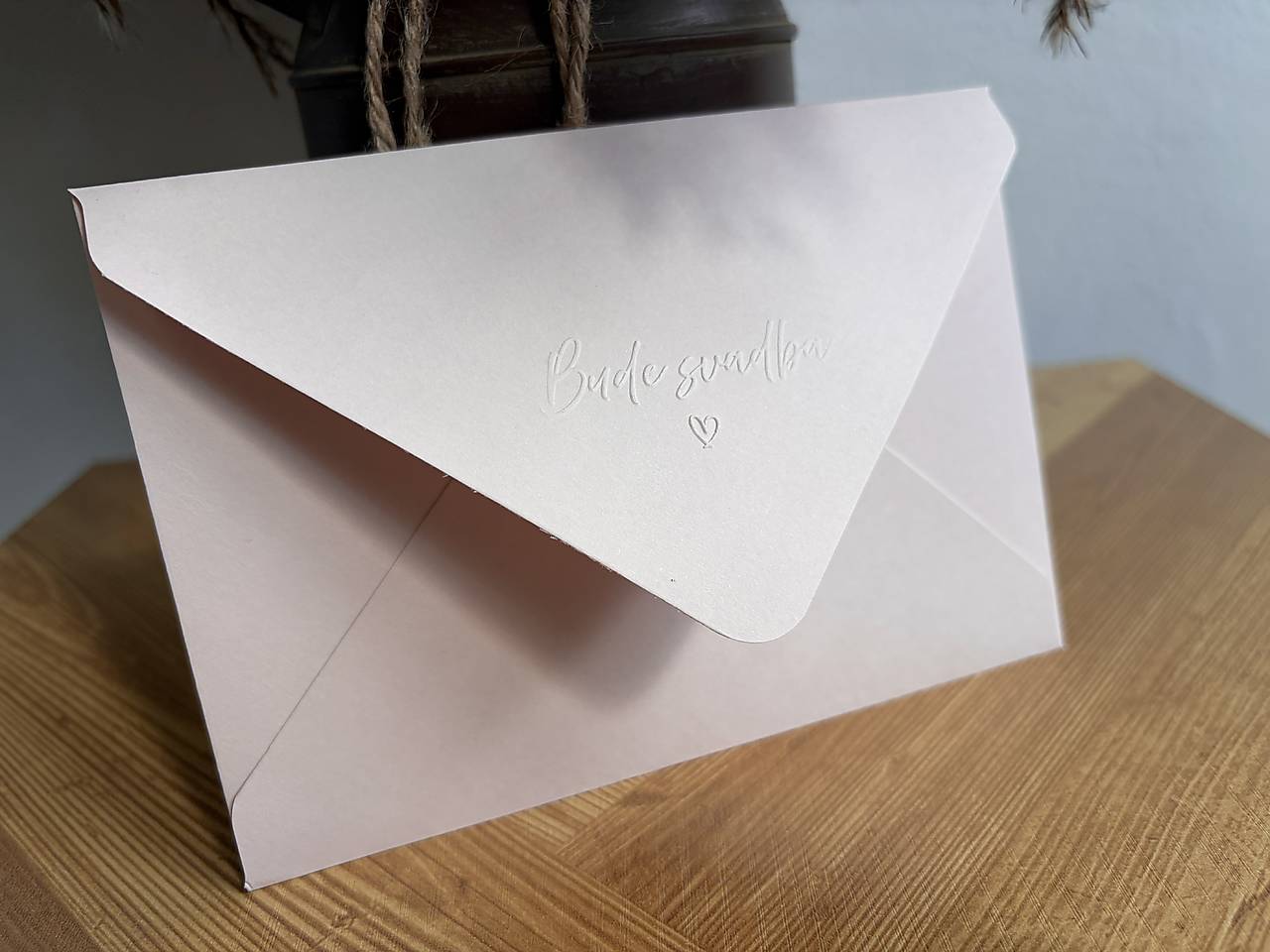 Matná obálka Nude (ružová) s embosovaním