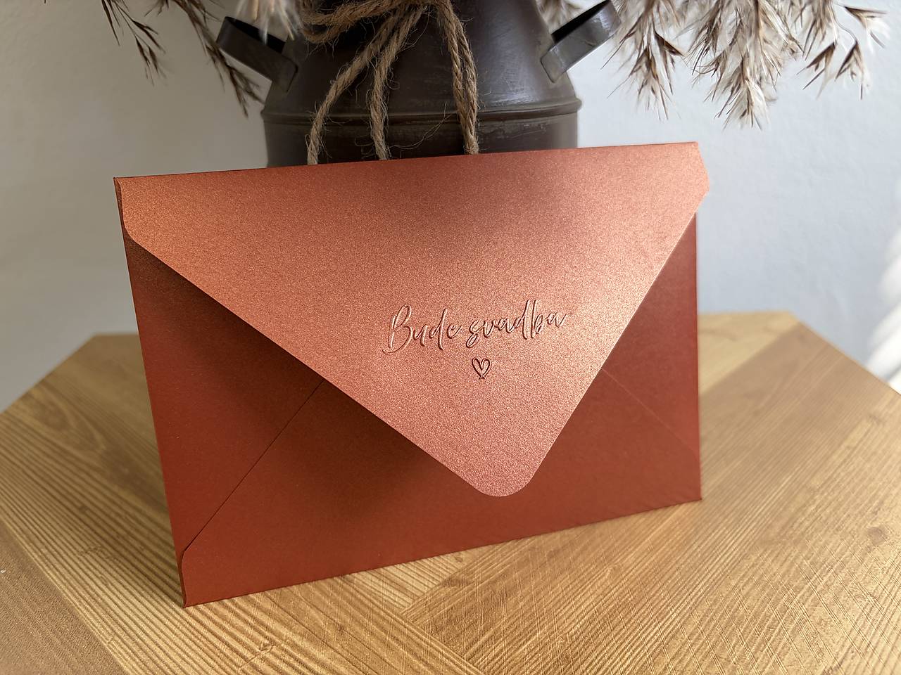 Metalická obálka Copperplate s embosovaním