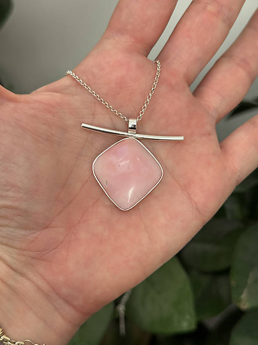 Strieborný 925/1000 prívesok s ružovým opálom