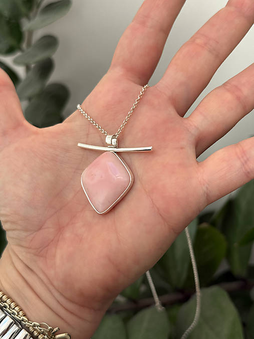 Strieborný 925/1000 prívesok s ružovým opálom