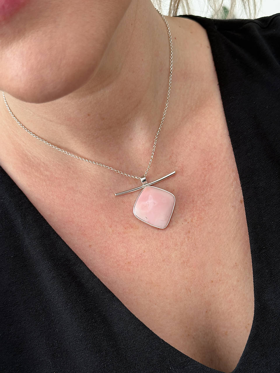 Strieborný 925/1000 prívesok s ružovým opálom