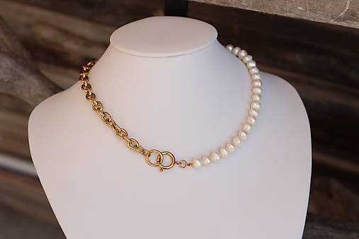Perlový náhrdelník / retiazka