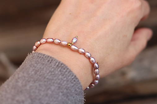 Perlový náramok lila