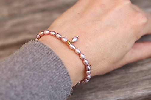 Perlový náramok lila