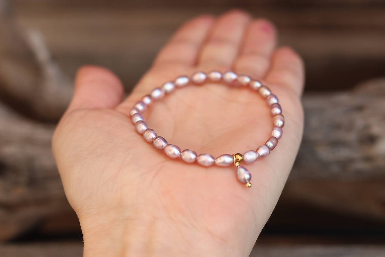 Perlový náramok lila