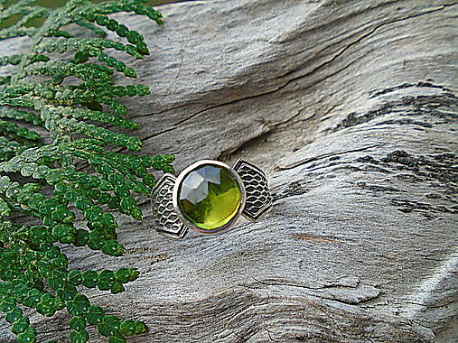 Strieborny prsteň Ag 925 Vezuvianit