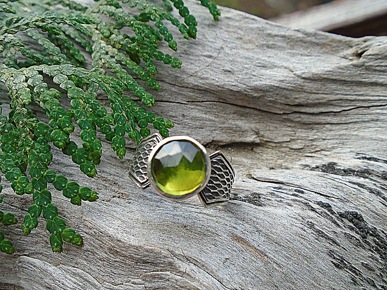 Strieborny prsteň Ag 925 Vezuvianit