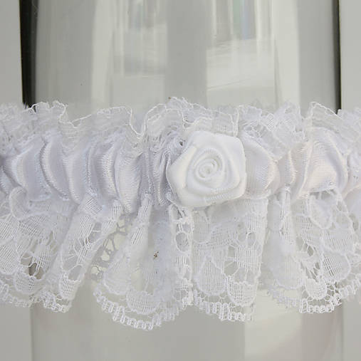 Biely svadobný podväzok