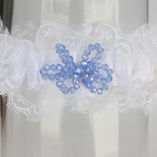 Biely podväzok s modrou mašlikou