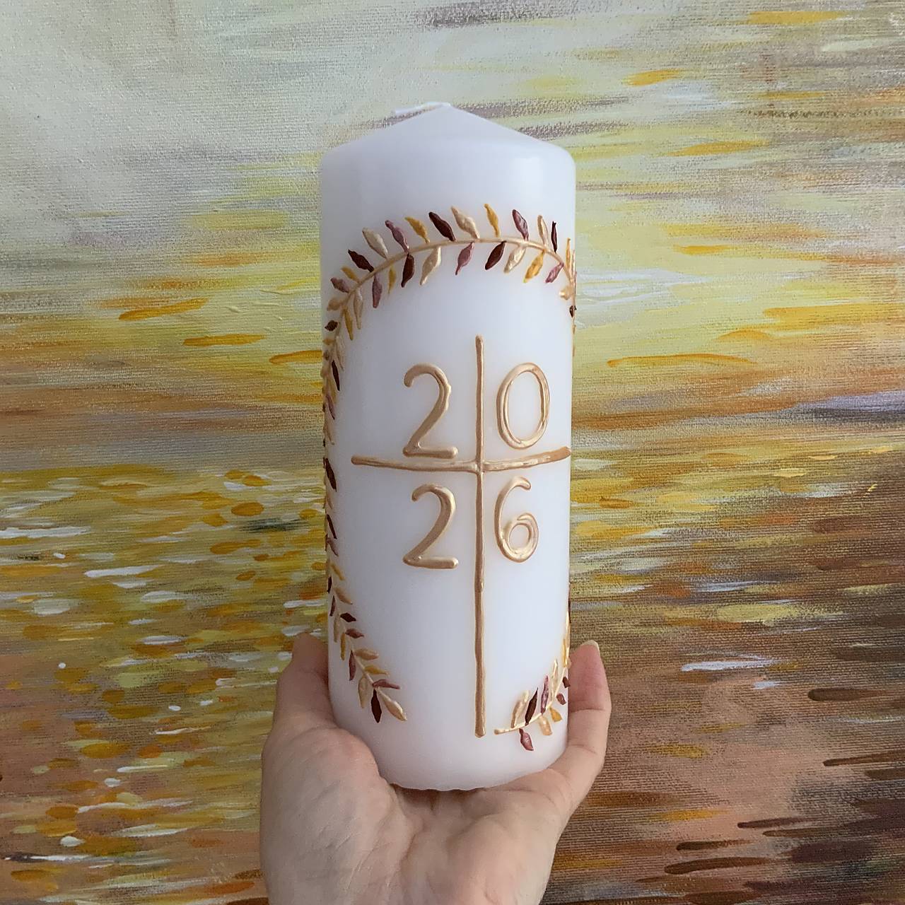 Maľovaný domáci paškál z bieleho vosku 2026 s venčekom (20 cm)