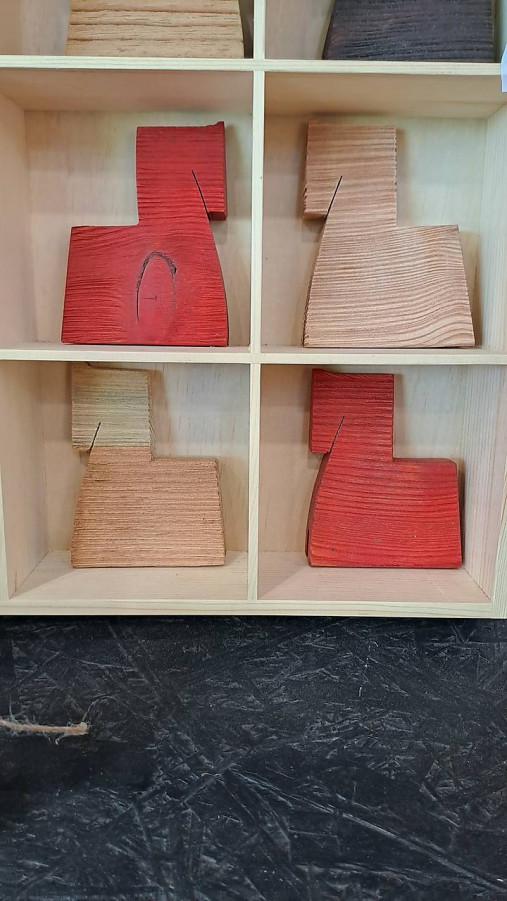 Sochy - Malý červený koník - 18232868_