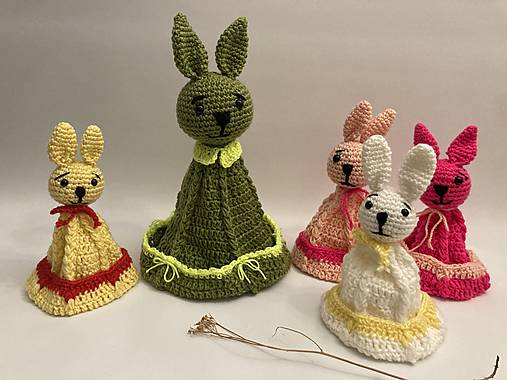 Hračky - Háčkovaná dekorácia  ZAJAC menšie 4 x a väčší 1 x - 18233730_