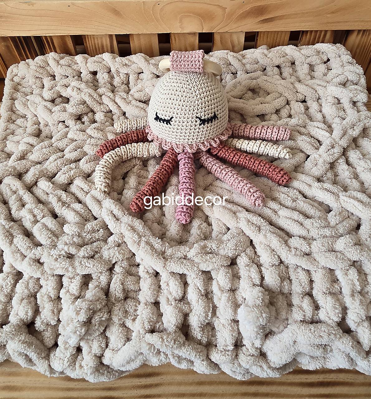 Deka z vlny alize puffy detská, do kočíka, do postieľky (Detská hrkálka chobotnička)