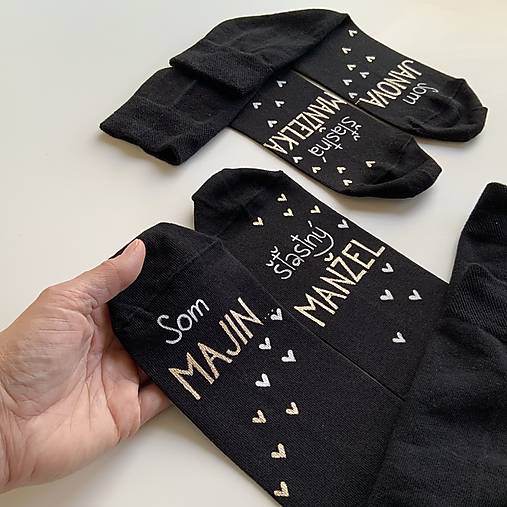 Darčeková sada maľovaných ponožiek s nápismi: "Som ... / šťastný manžel/manželka" (čierne)
