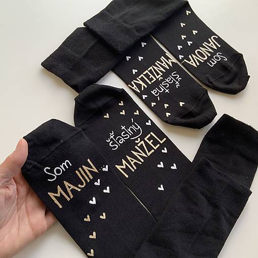 Darčeková sada maľovaných ponožiek s nápismi: "Som ... / šťastný manžel/manželka" (čierne)