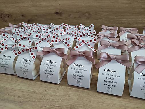 Sojová sviečka poďakovanie pre hostí – kartička s mašličkou