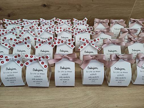 Sojová sviečka poďakovanie pre hostí – kartička s mašličkou