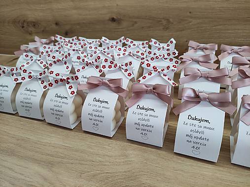 Sojová sviečka poďakovanie pre hostí – kartička s mašličkou