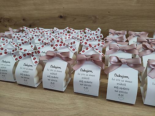 Sojová sviečka poďakovanie pre hostí – kartička s mašličkou