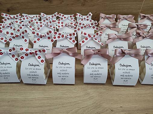 Sojová sviečka poďakovanie pre hostí – kartička s mašličkou