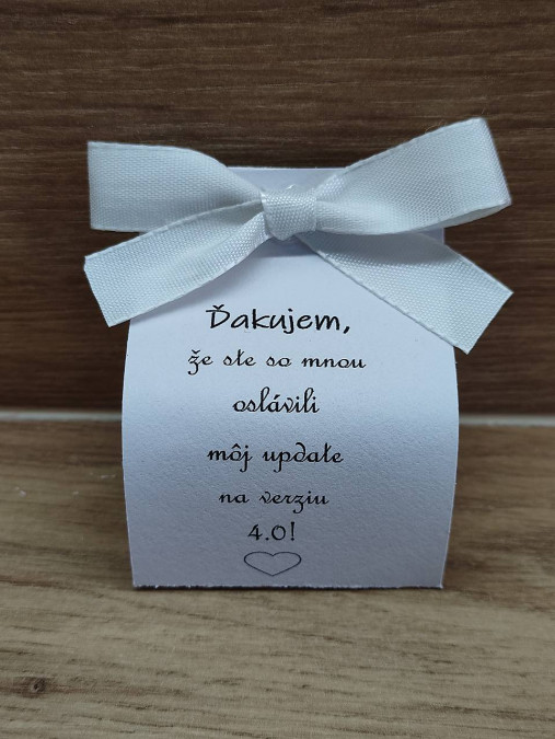 Sojová sviečka poďakovanie pre hostí – kartička s mašličkou