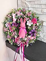 Dekorácie - Veľkonočny veniec s ružovým zajačikom 30cm - 18234957_