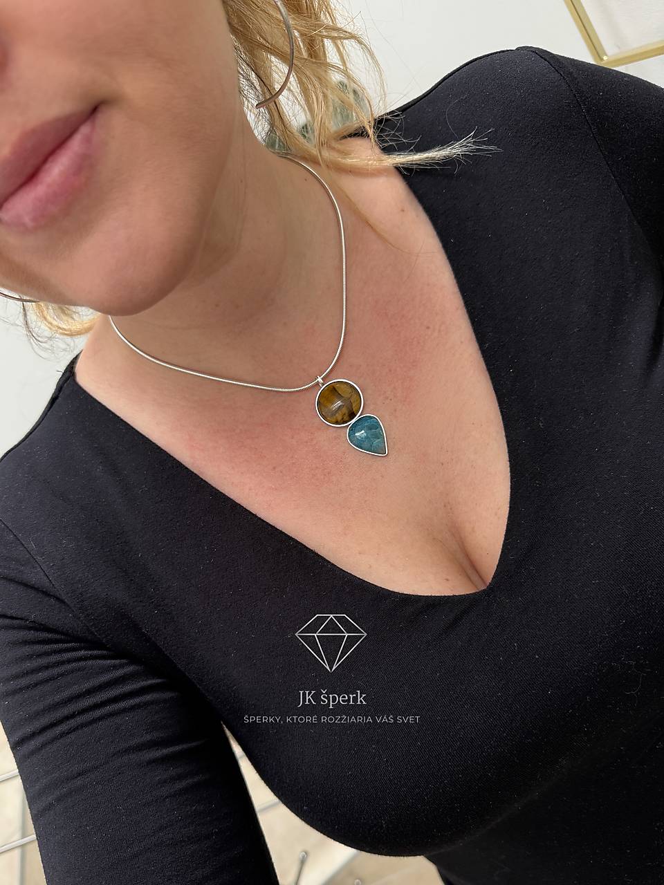 Strieborný 925/1000 prívesok s tigrím okom a apatitom