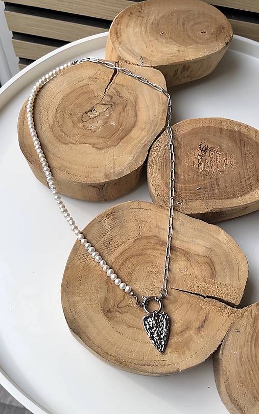 Perlový náhrdelník so srdiečkom