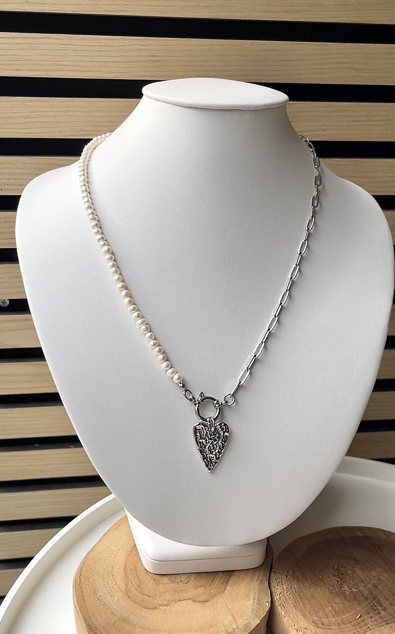 Perlový náhrdelník so srdiečkom
