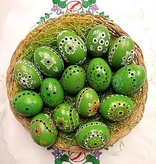 Dekorácie - Kraslice slepačie vŕtané madeirové zelené - 18239385_