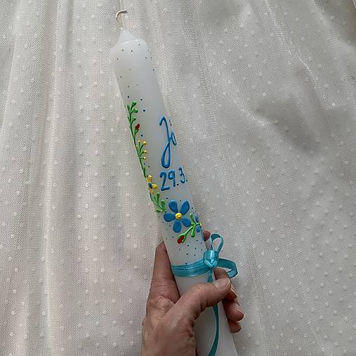 Ručne maľovaná krstná svieca jarne ladená s personalizáciou – 35 cm, biely vosk