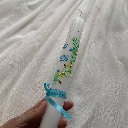 Ručne maľovaná krstná svieca jarne ladená s personalizáciou – 35 cm, biely vosk